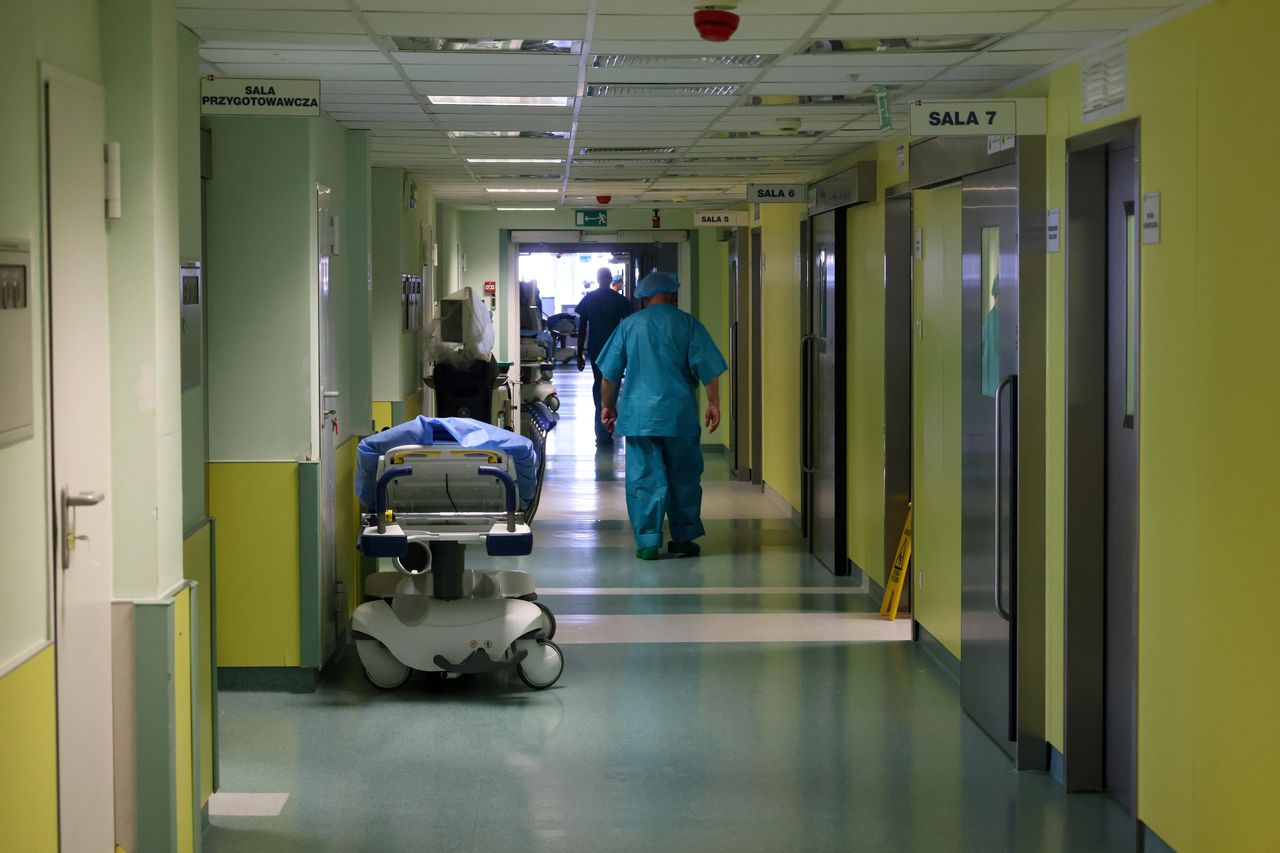 Nowy skandal w szpitalu; przedłuża się paraliż lotniska na Sycylii [SKRÓT PORANKA]