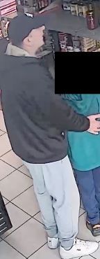 Odrażające zachowanie. Niemiecka policja szuka tego mężczyzny