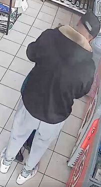Odrażające zachowanie. Niemiecka policja szuka tego mężczyzny