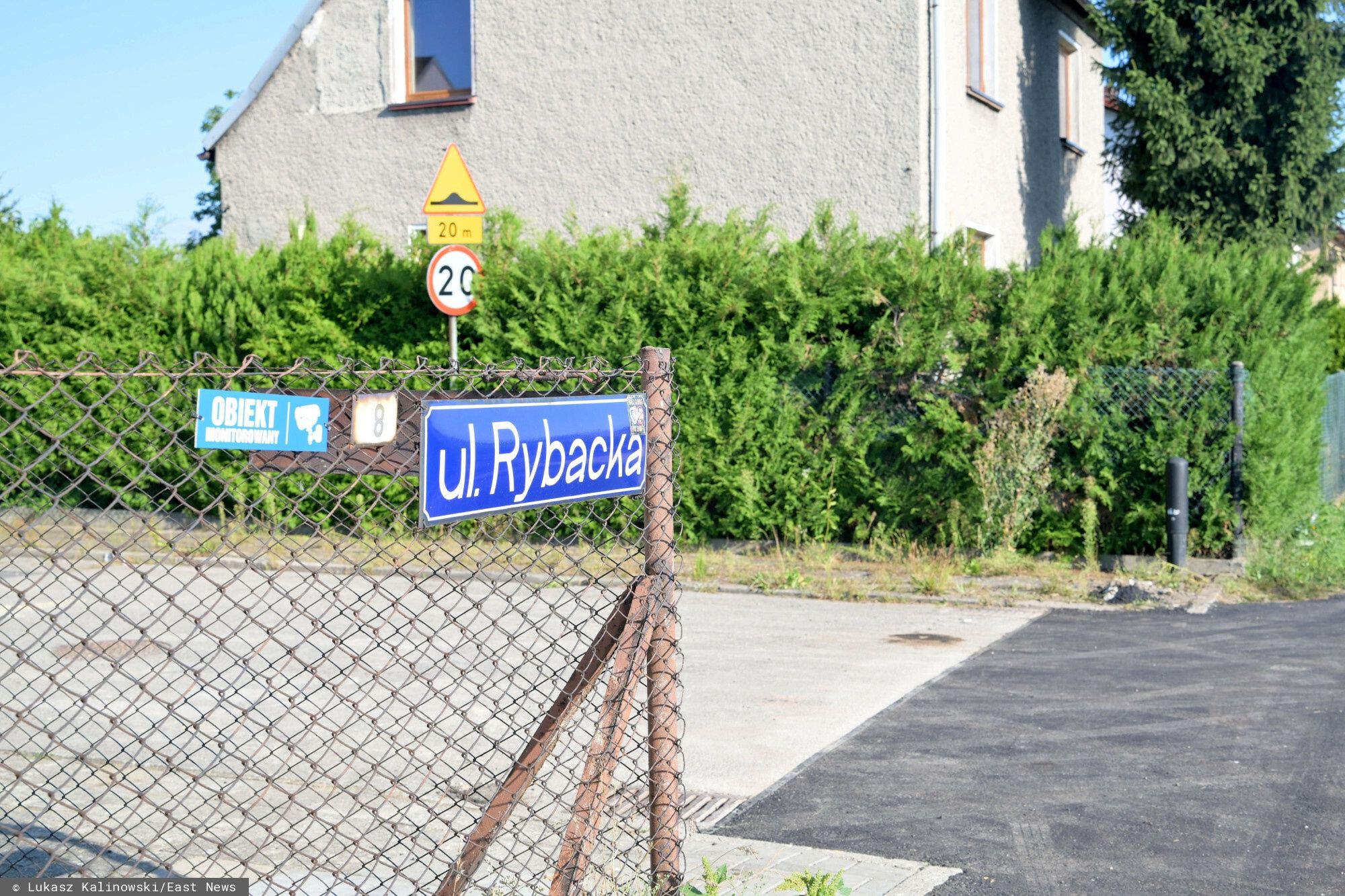 Rolnik zaorał drogę, bo granica mogła przebiegać inaczej? Zdjęcia Google pokazują nowe szczegóły w sprawie