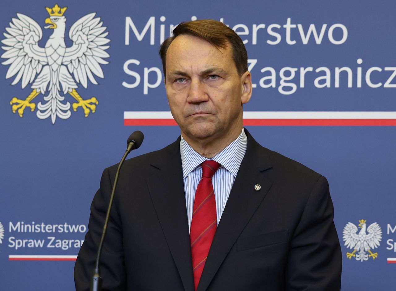 Skandal z pieniędzmi dla powodzian. Problemy Czarneckiego w PiS [SKRÓT DNIA]