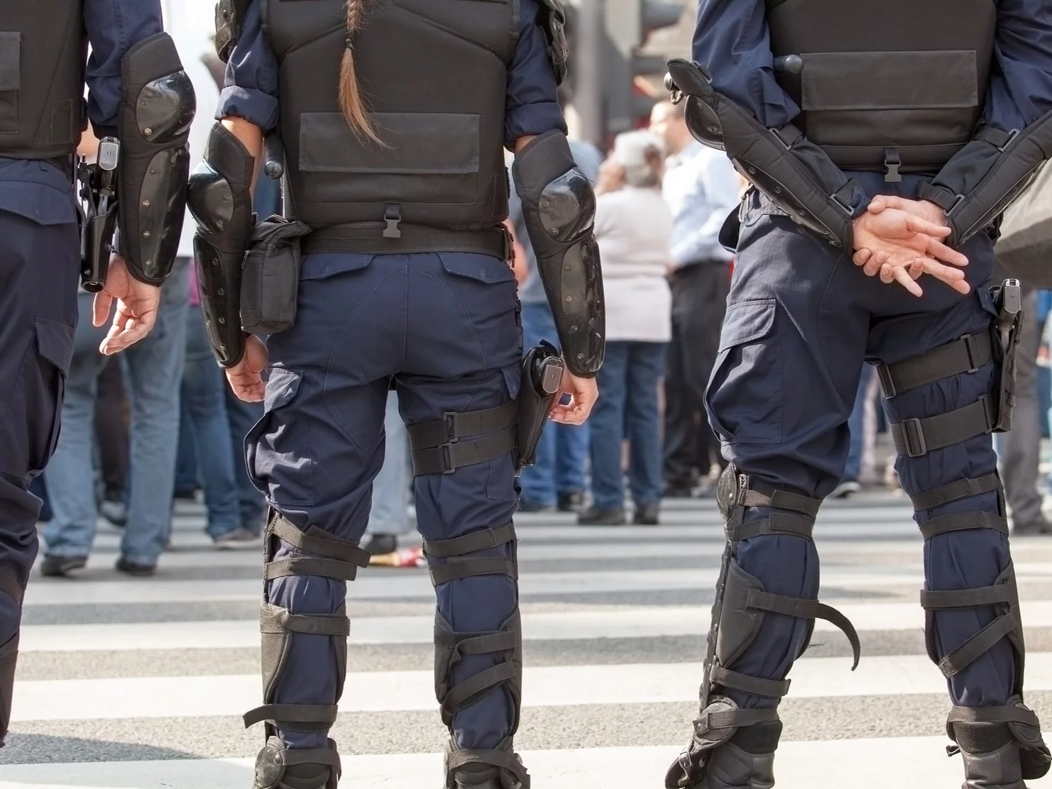 Antyterroryści pomylili lokale. Policja się tłumaczy, a mieszkańcy mają swoje teorie