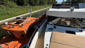 Coś zatrzymało przepływającą przez kanał ł&oacute;dź. Nurkowie byli w&nbsp;szoku