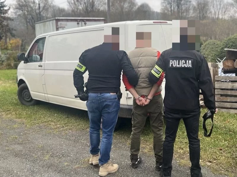 Groza w południowo-zachodniej Polsce. Kierowca próbował wciągnąć nastolatkę do busa