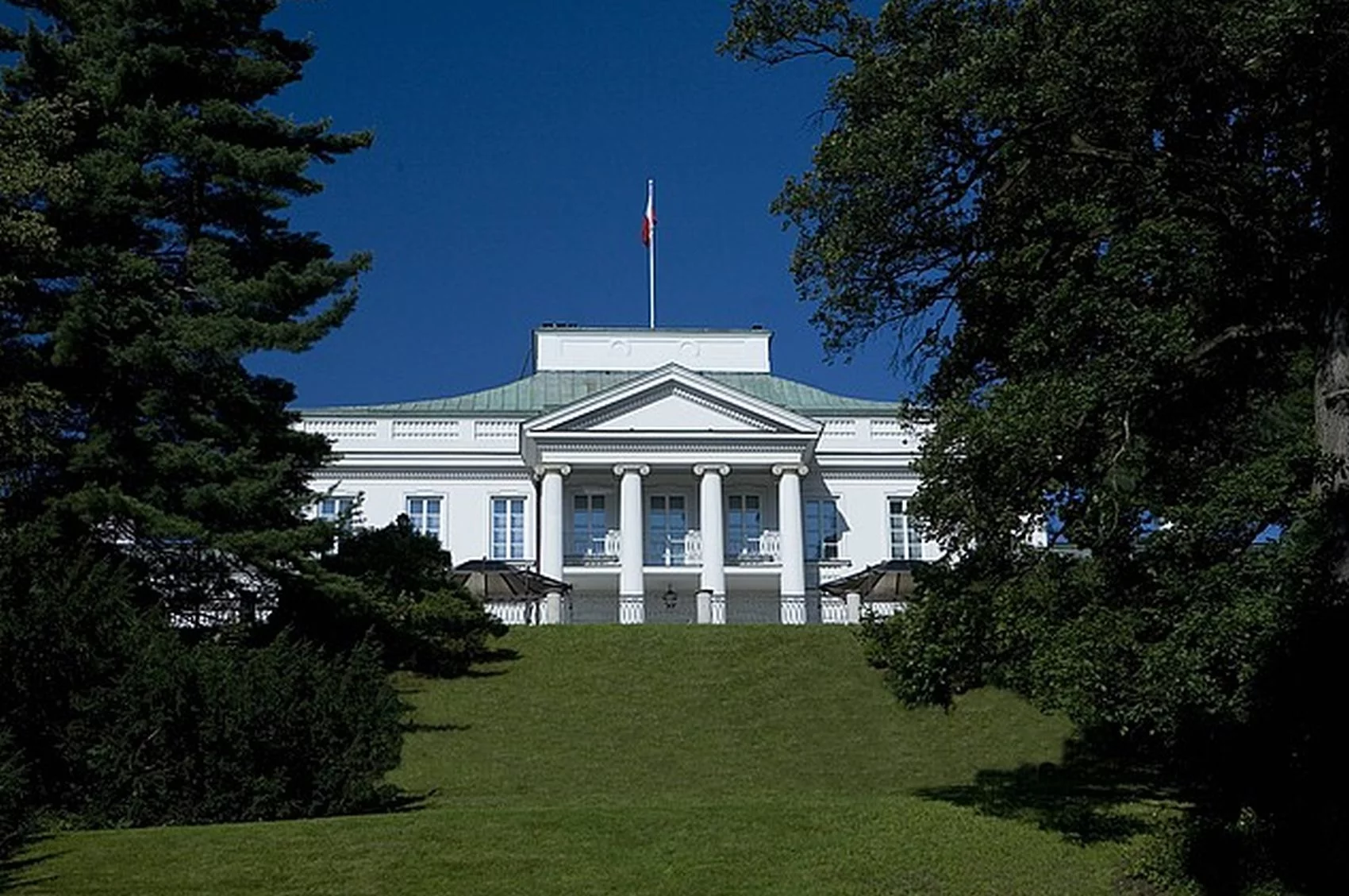 Ile naprawdę zarabia prezydent? Poza pensją czekają na niego liczne przywileje