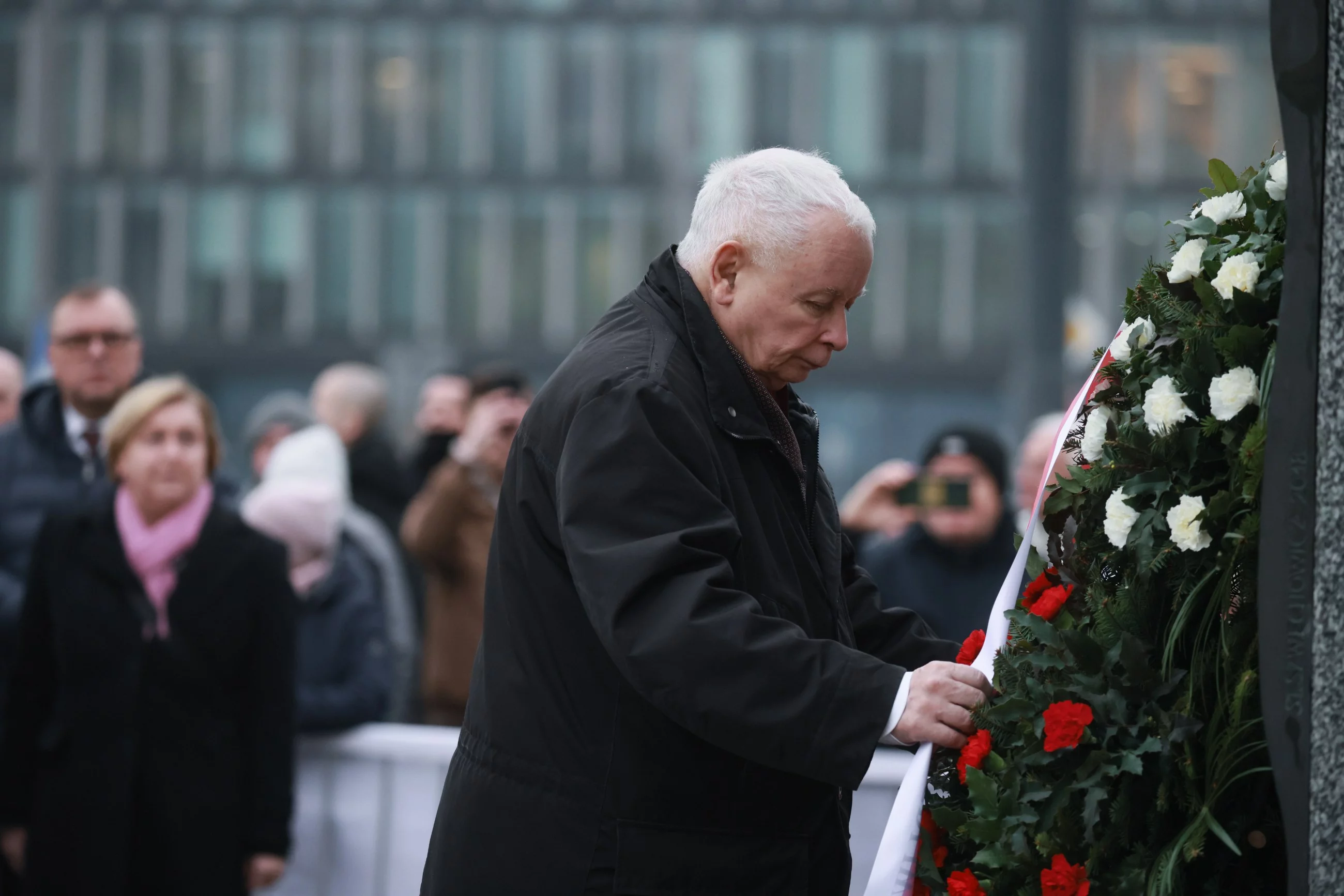 Kaczyński na miesięcznicy. Mówił o „putinowskiej agenturze”