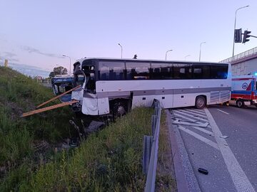 Kraków. Autobus uderzył w autobus. Nie żyje kierowca