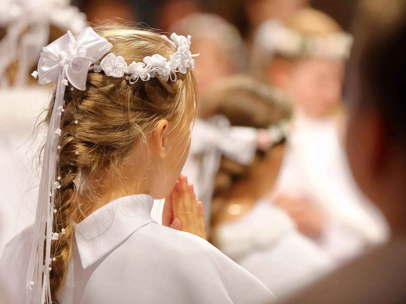 Ksiądz chce „skasowania” pierwszej komunii. „To się wymknęło w Polsce spod kontroli”