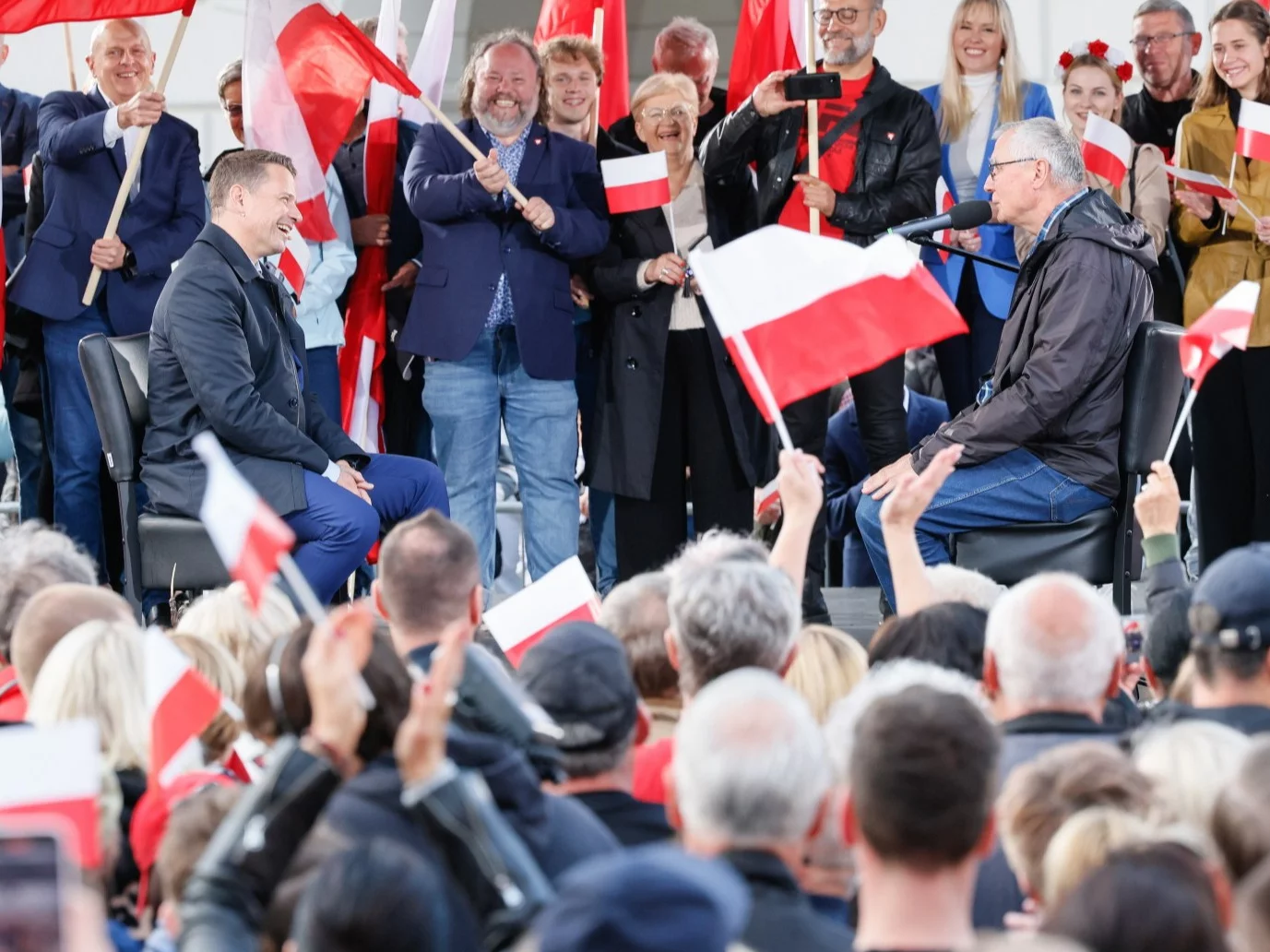 Niespodziewany gość na wiecu Trzaskowskiego. To „Karol Nawrocki”