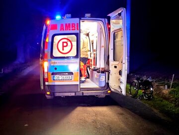 Pijany potrącił mężczyznę na&nbsp;w&oacute;zku. Uciekł z&nbsp;miejsca wypadku