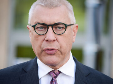 PKOl i Piesiewicz na celowniku Giertycha. „PiS-owcy jak szarańcza dopadli związki sportowe”