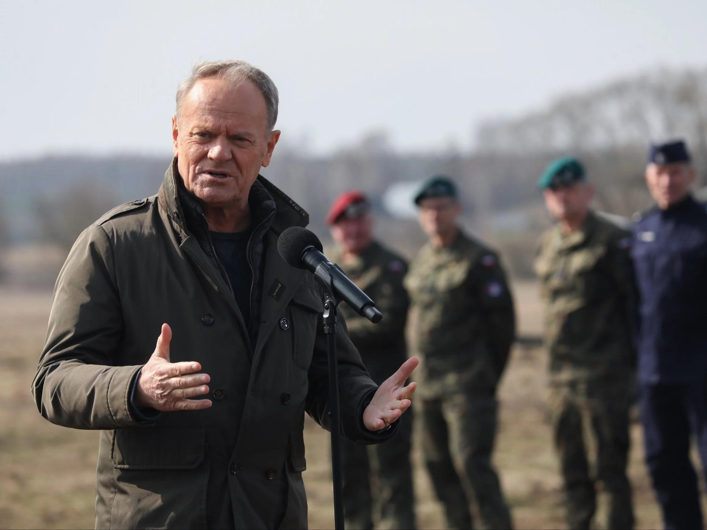 Poruszenie na granicy, Tusk pokazał nagranie. „Grupa celowo podwieziona przez Białorusinów”
