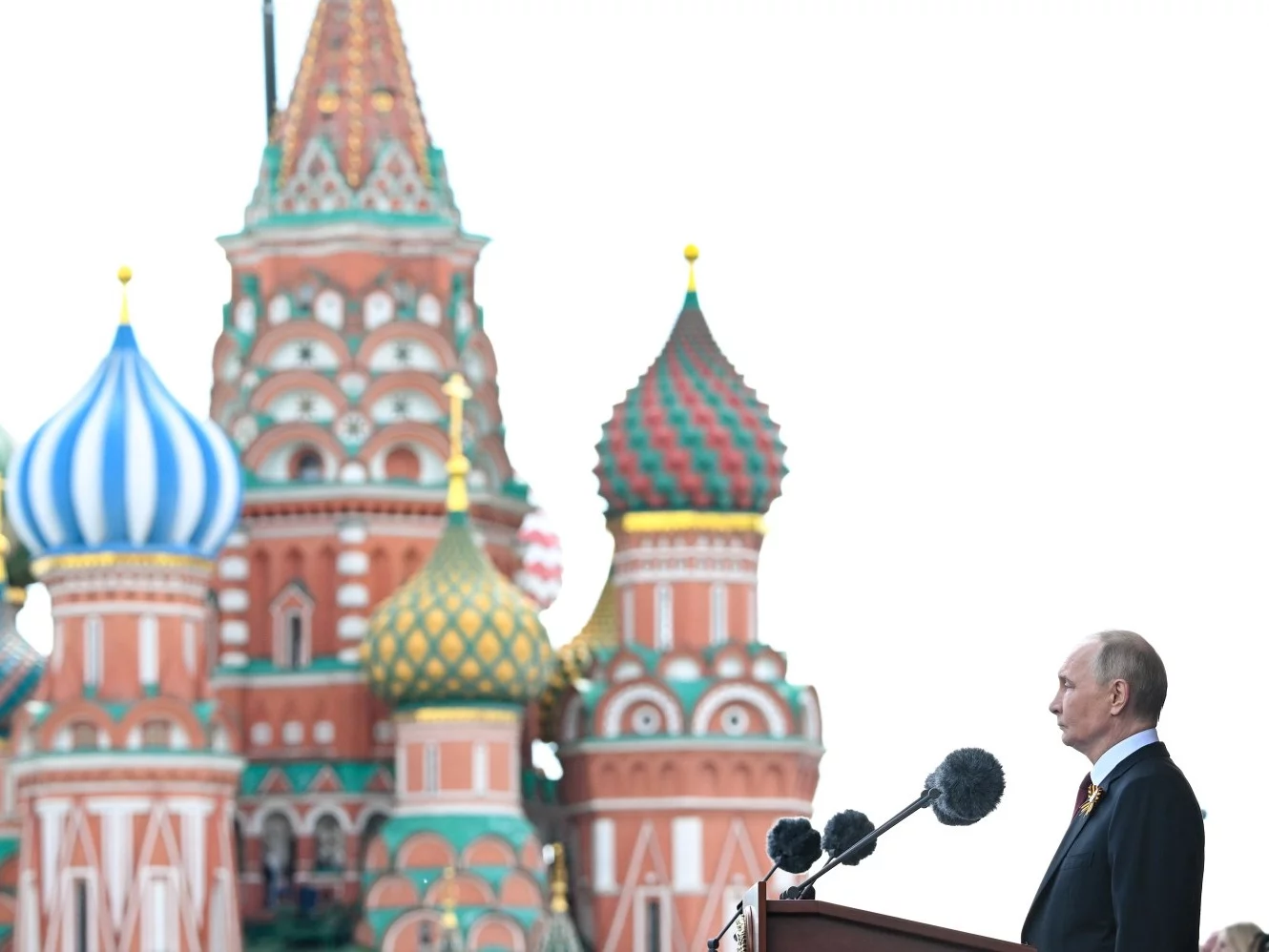 Putin przemawiał na Placu Czerwonym. Wystąpienia słuchał Xi Jinping