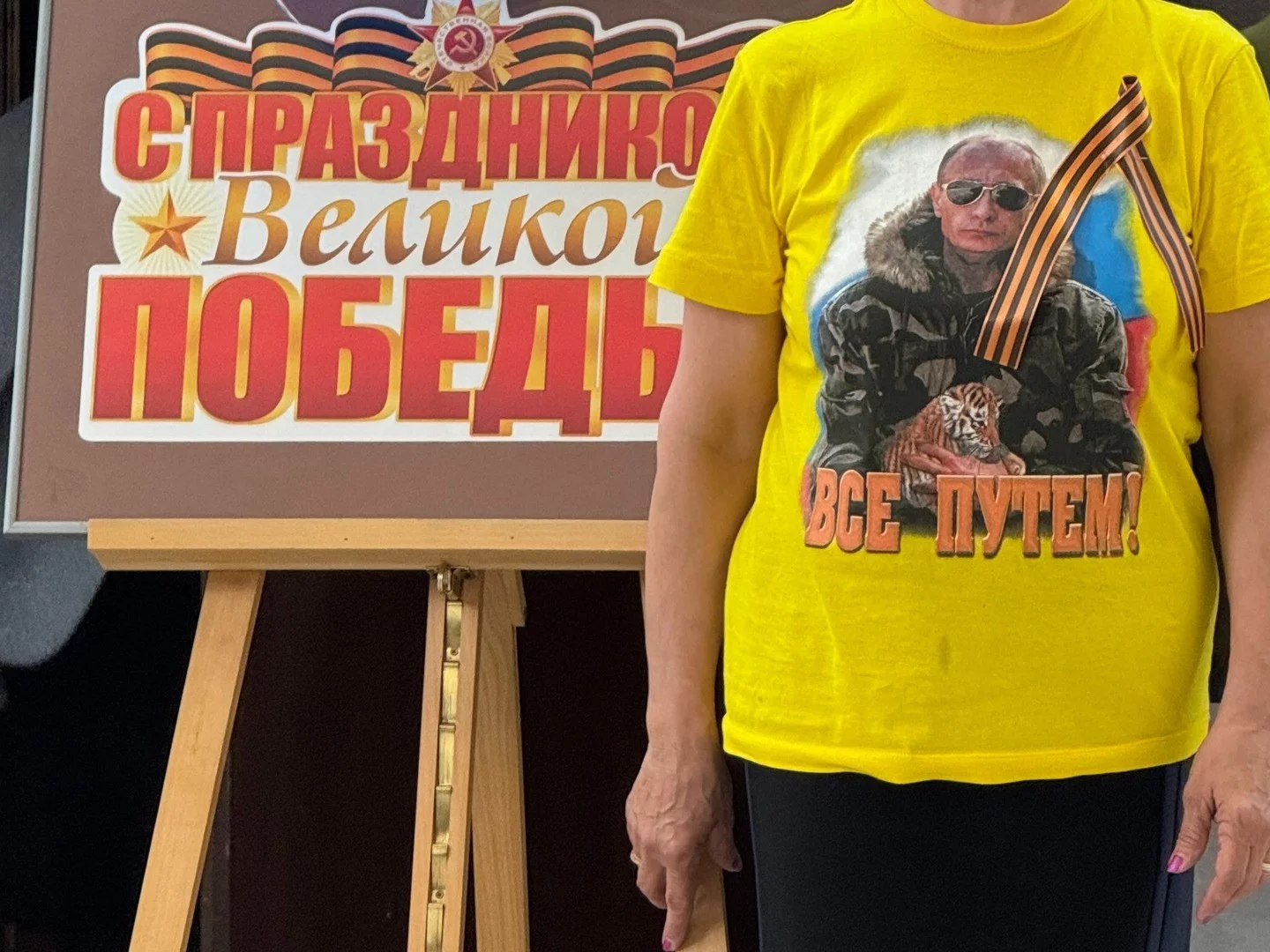 Rosjanie świętują w centrum Berlina. Tajne przyjęcie w domu propagandy Władimira Putina
